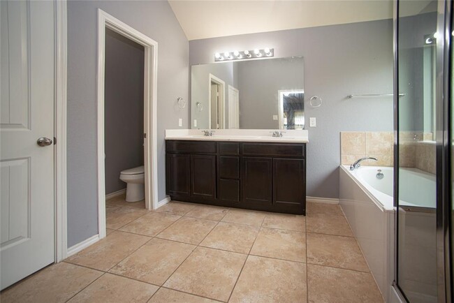 Building Photo - 1701 Chestnut Glen Ct