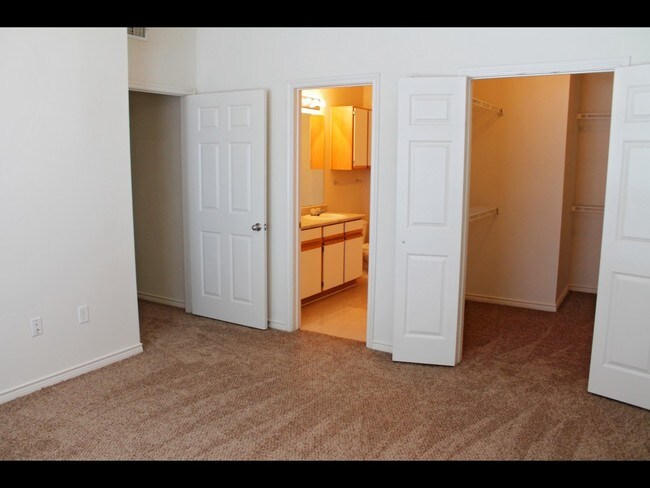 Building Photo - Willow Bend Apartment