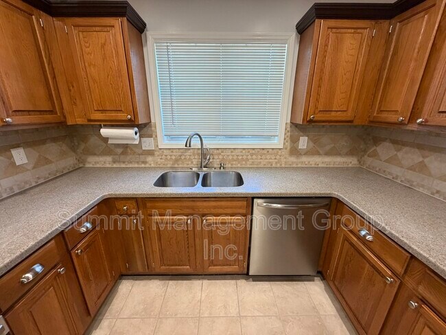 Building Photo - 1528 St Dunstans Rd