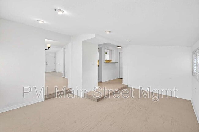 Building Photo - 413 E Miller St