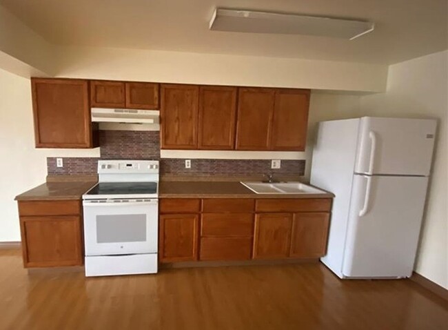 Building Photo - GREAT CENTRALLY LOCATED CONDO READY FOR YO...