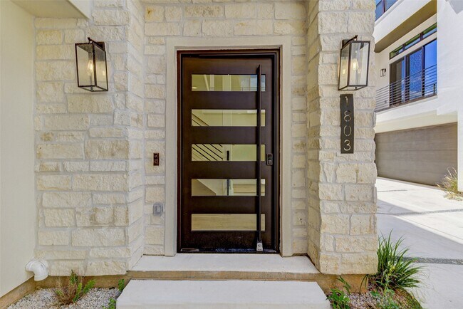 Building Photo - 1803 Dunlavy St