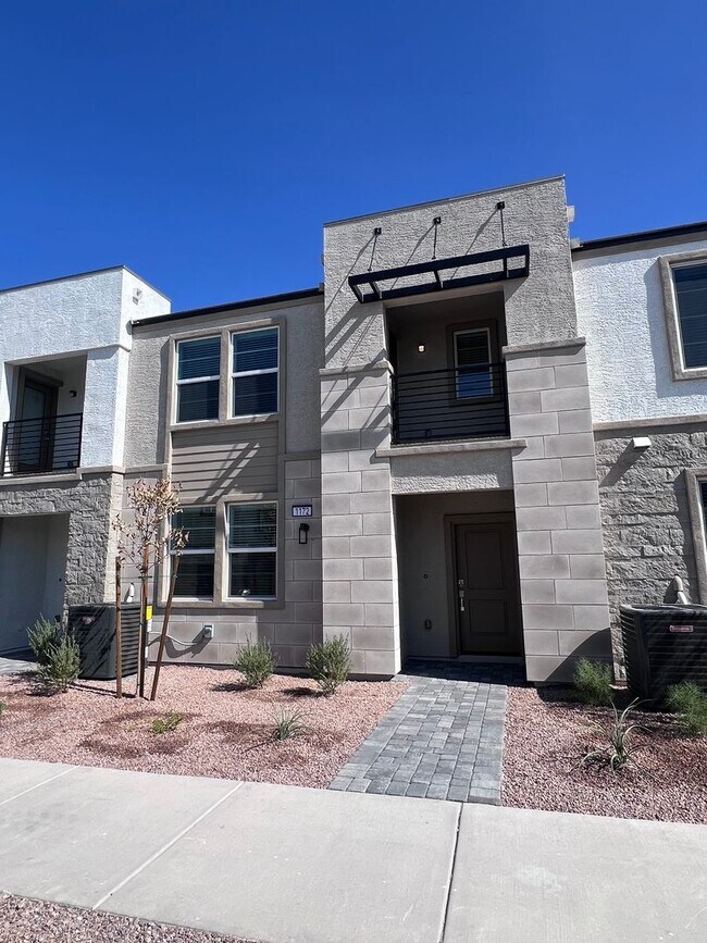 Building Photo - BRAND NEW TOWNHOUSE