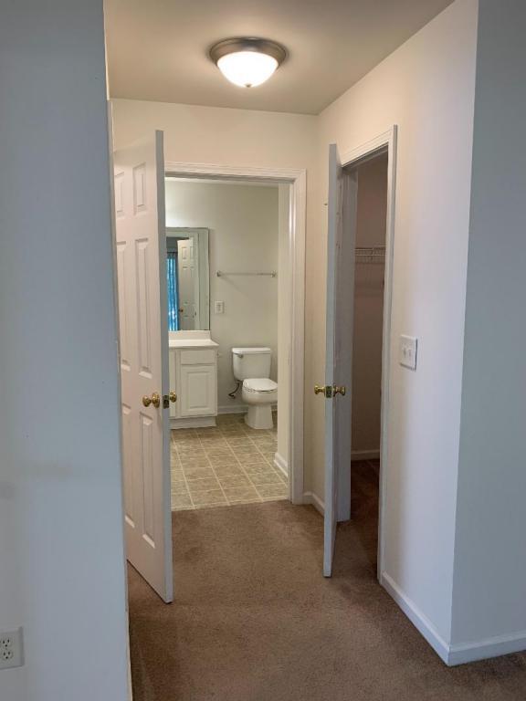Building Photo - 4850 Meadowsweet Dr