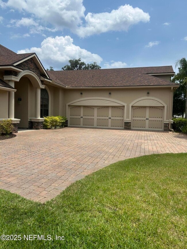Building Photo - 1613 Fairway Ridge Dr