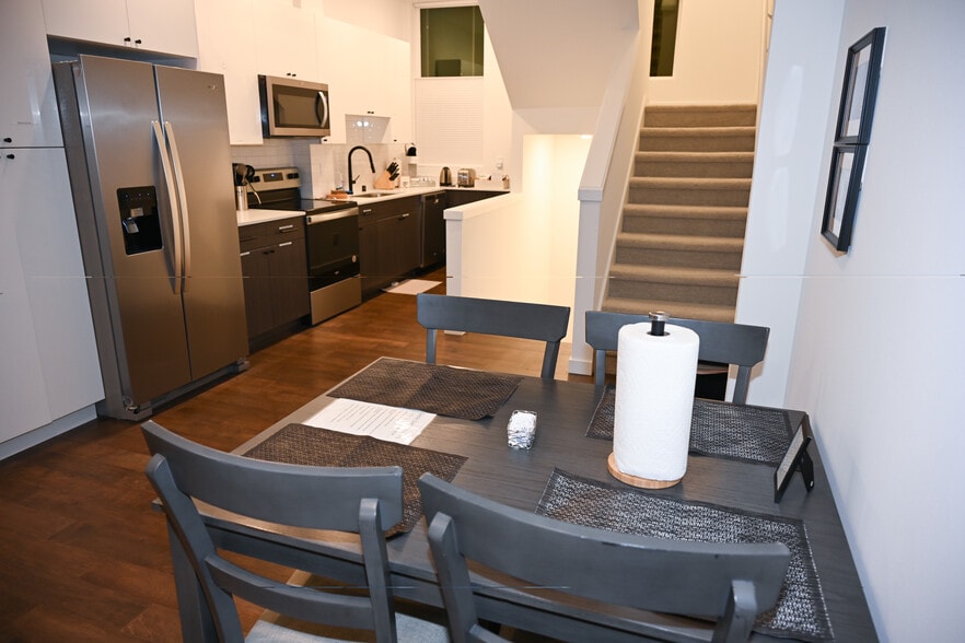 Building Photo - 2227 25th Ave S