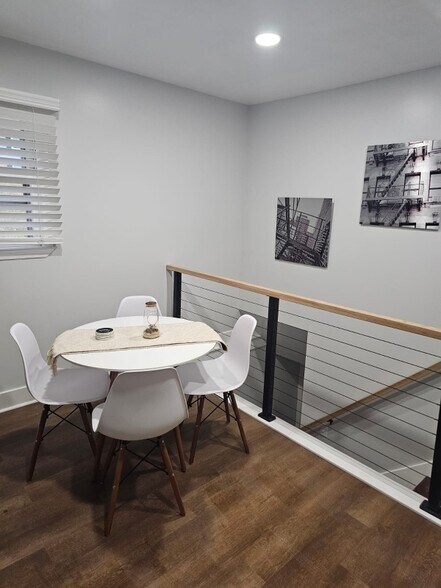 Building Photo - 822 Brownwood Dr NW