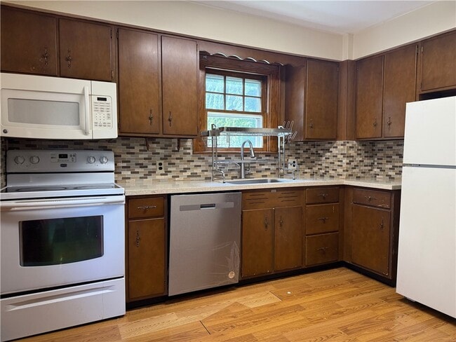Building Photo - 23 Highland Ave