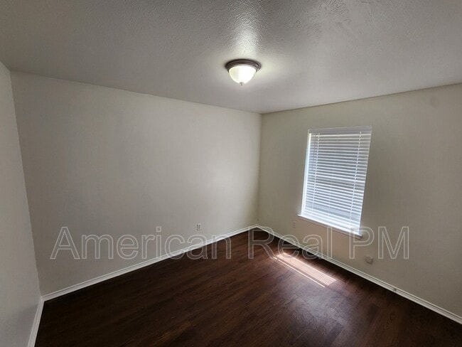 Building Photo - 2750 Sunset Strip Dr