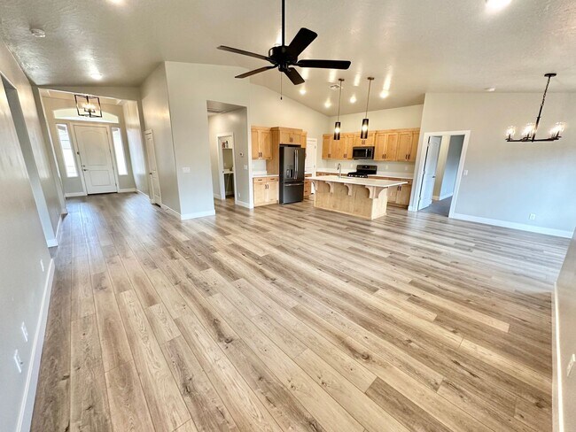 Building Photo - Beautiful Red Waters Home