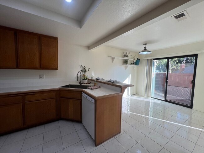 Building Photo - 827 El Paso Ct