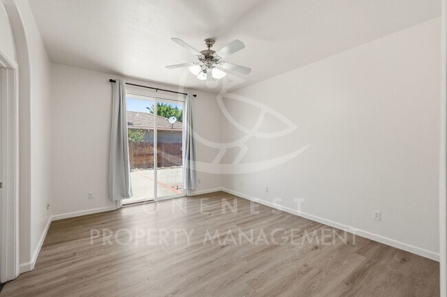Building Photo - 3518 Garden Rose Dr