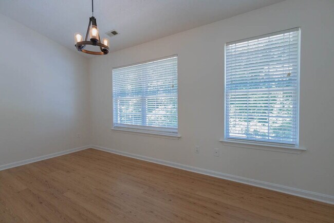Building Photo - Lovely Townhome in Stone River