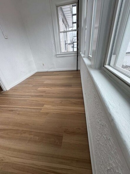 Building Photo - 334 Midland Ave