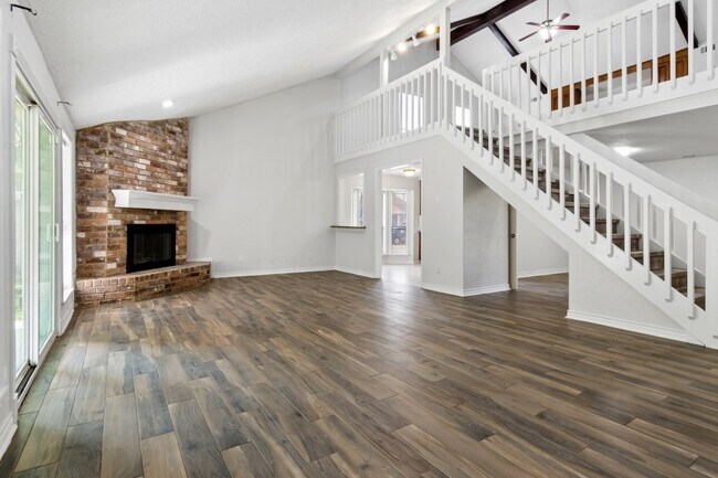 Building Photo - 6915 La Mirada Dr