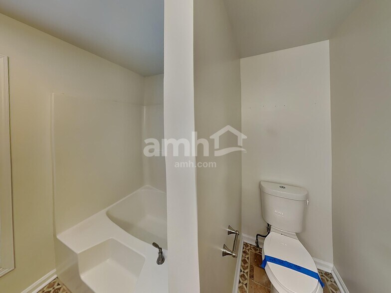 Building Photo - 1205 Chapmans Retreat Dr