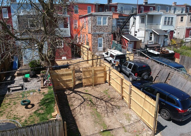 Building Photo - 333 S Ann St