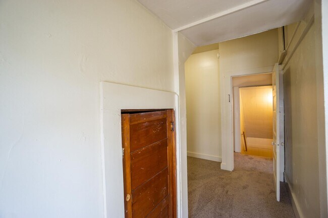 Building Photo - 917 Lancaster Ave