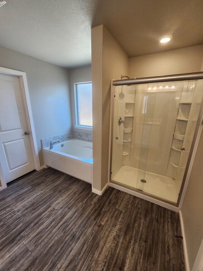 Building Photo - In Lone Star Trails! 3 bed 2 bath, 2 car garage