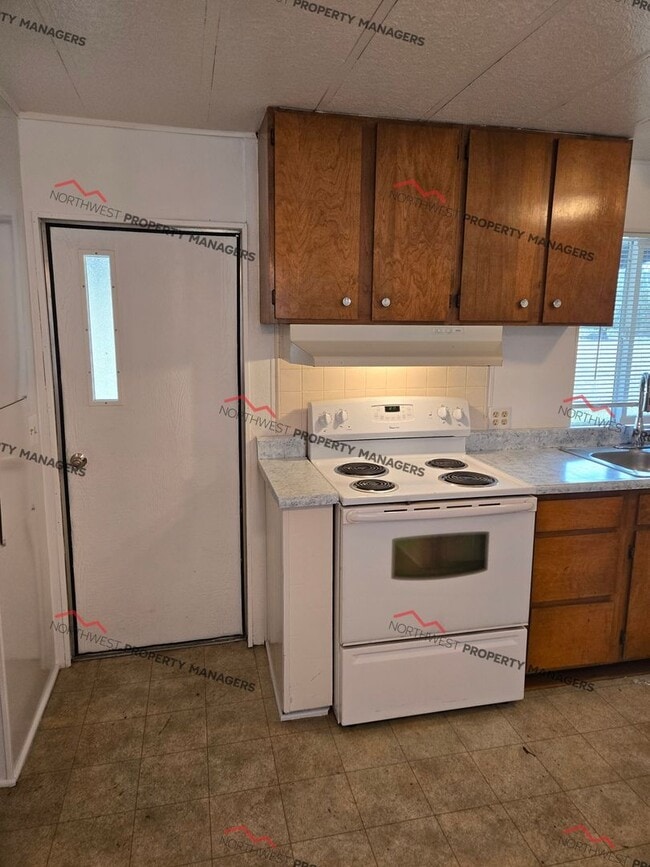 Building Photo - STATUS: *RENTED* | R255G | $1750