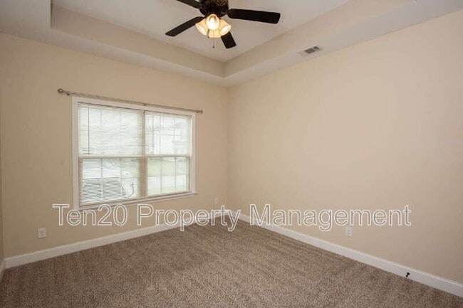 Building Photo - 7 Vineyard Dr