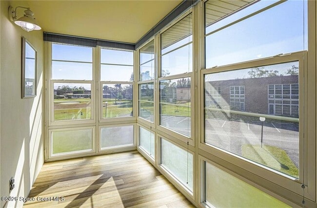 Building Photo - 11 Vista Palm Ln