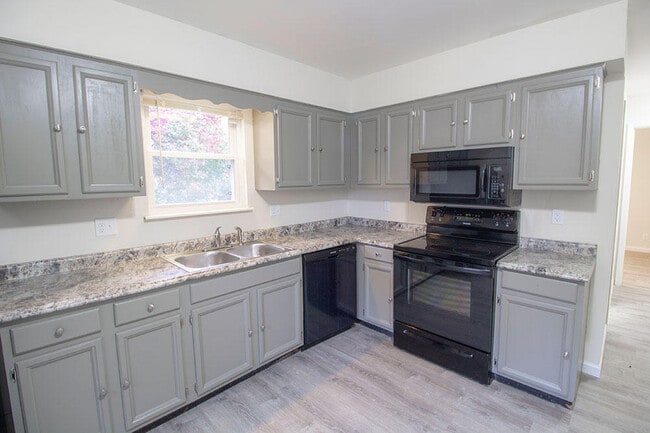 Building Photo - 1323 S Roseta Ave