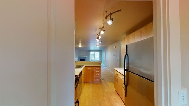 Building Photo - Charming 2-2 Condo in Moss Bay – Available April 5