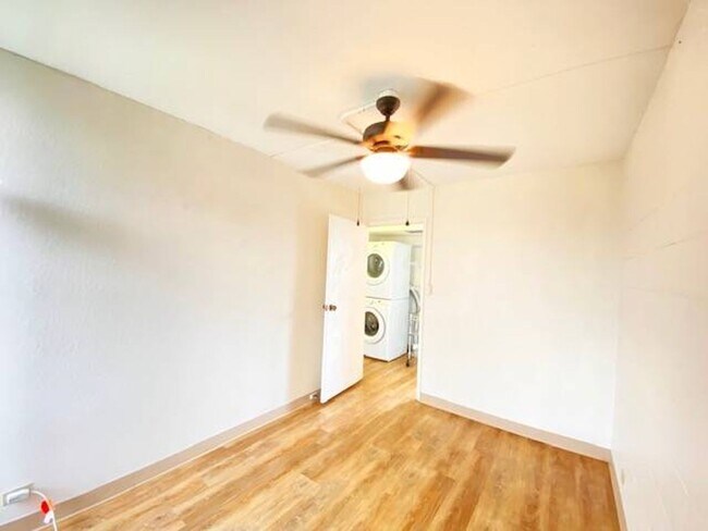 Building Photo - 2br/1ba/1pkg Apartment in Hokuahi Apartmen...