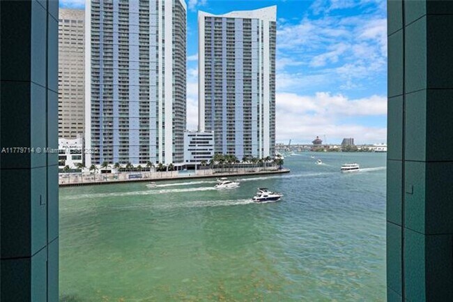 Building Photo - 900 Brickell Key Blvd