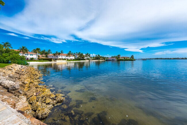 Building Photo - 160 Yacht Club Way