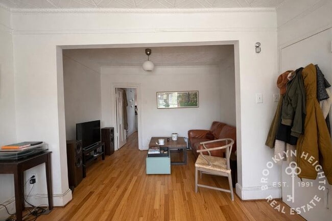 Building Photo - Floor-Through 1BR + Den – Top Floor Brownstone – Sun-Filled – Prime Location