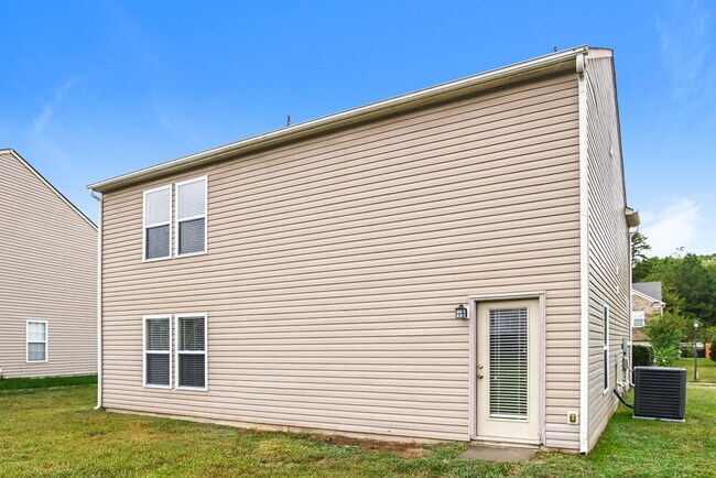 Building Photo - 13921 Lawrence Farm Ln