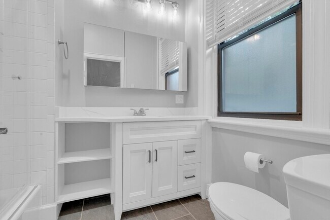 Building Photo - 25 Hanson St