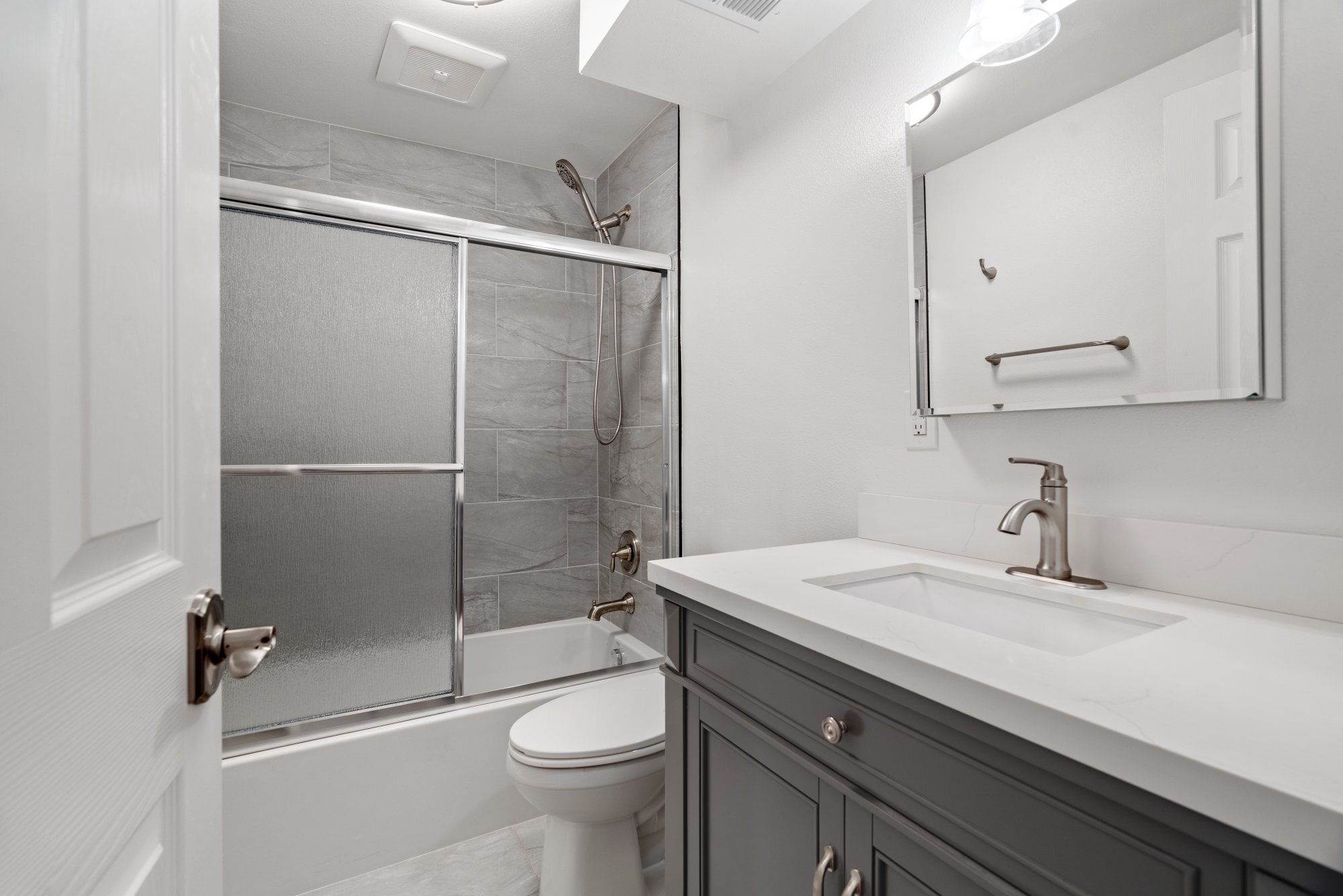 Updated bathroom with a tub - 411 124th St S