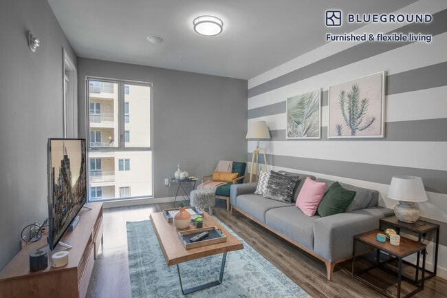 Building Photo - 685 S New Hampshire Ave