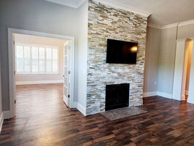 Building Photo - 1141 Silverton Dr