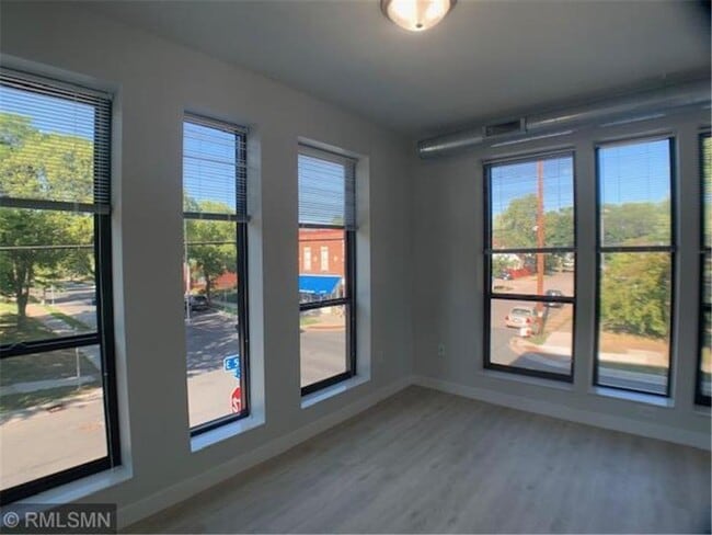 Building Photo - 3325 E 52nd St