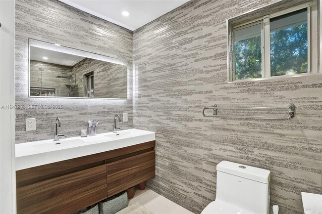 Building Photo - 9181 Byron Ave