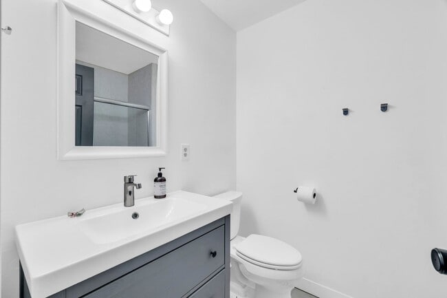 Building Photo - SILVER CREEK HORSE PROPERTY