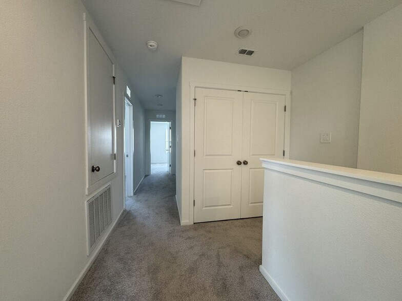 Building Photo - 830 Lynx St