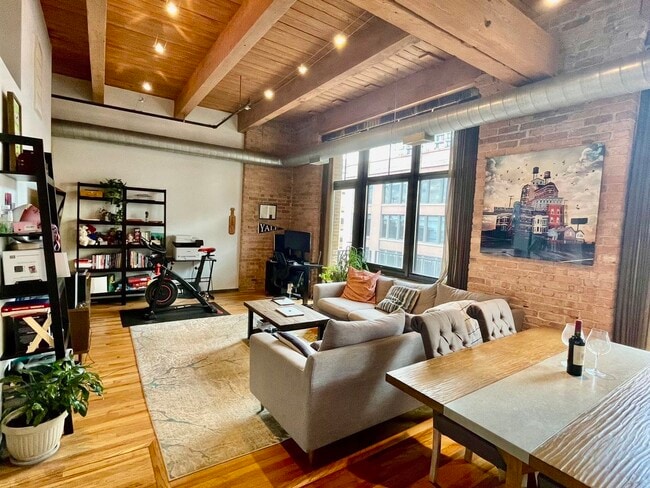 Building Photo - 625 W Jackson Blvd