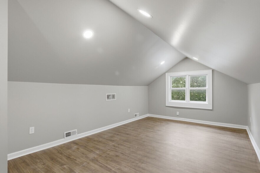 Building Photo - 3136 E Edgewood Ave