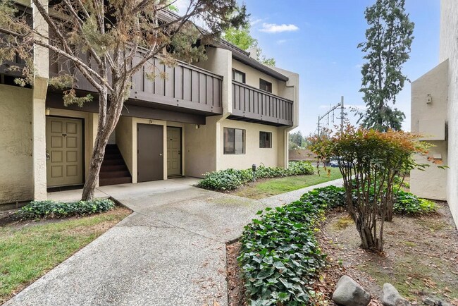 Building Photo - Bathroom completely remodeled and Duel pan...
