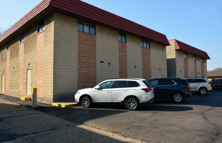 Building Photo - 301 E 1st Ave