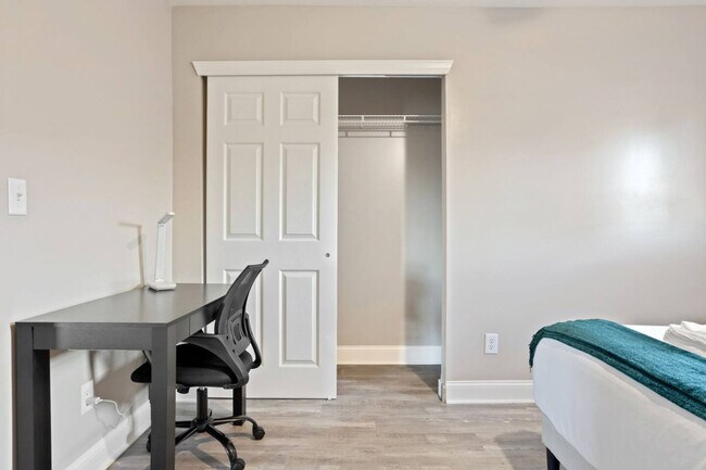 Building Photo - 1523 S East St