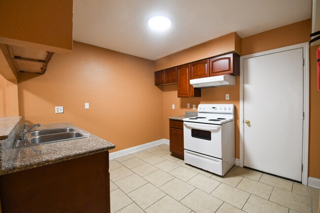 Building Photo - 1732 Carrollwood Dr