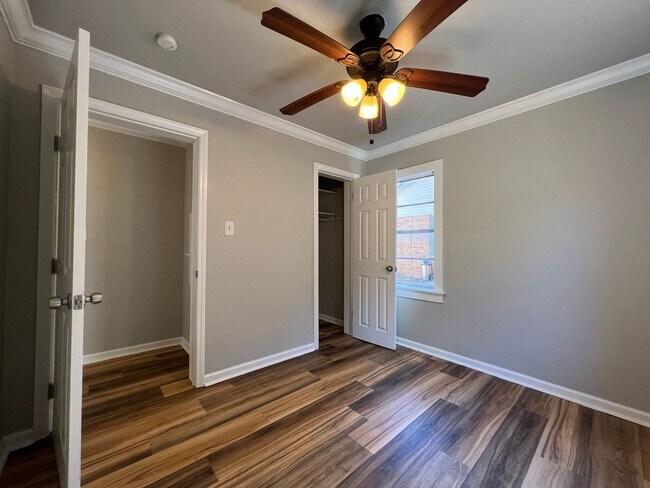 Building Photo - Fully Remodeled Home In Great Area Near Tinker AFB