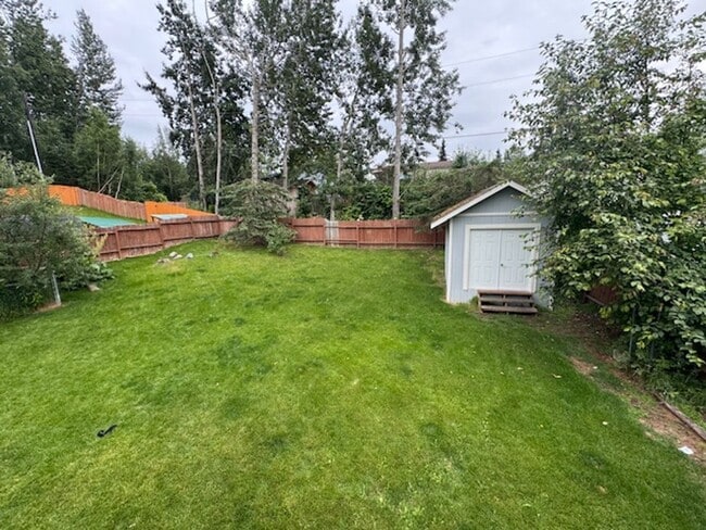Building Photo - Charming 4 Bedroom, 2 Bath Home in Peacefu...