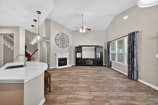 Building Photo - 15512 Interlachen Dr